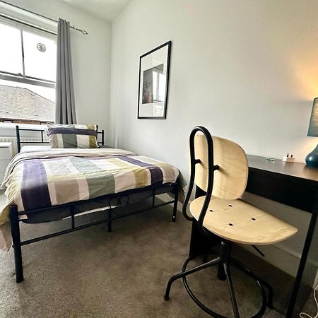 Whitechapel Station Rooms Лондон Экстерьер фото