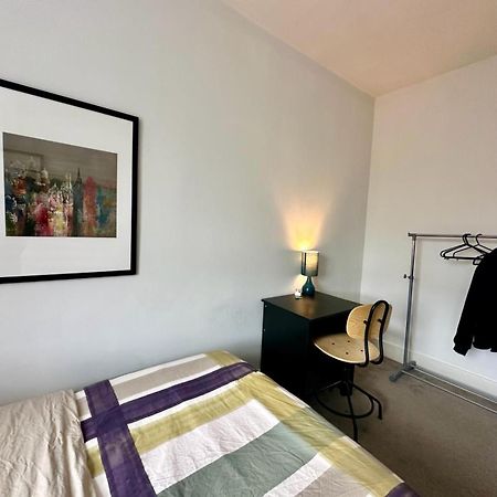 Whitechapel Station Rooms Лондон Экстерьер фото