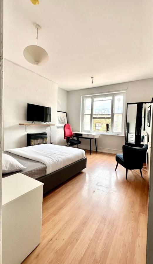 Whitechapel Station Rooms Лондон Экстерьер фото