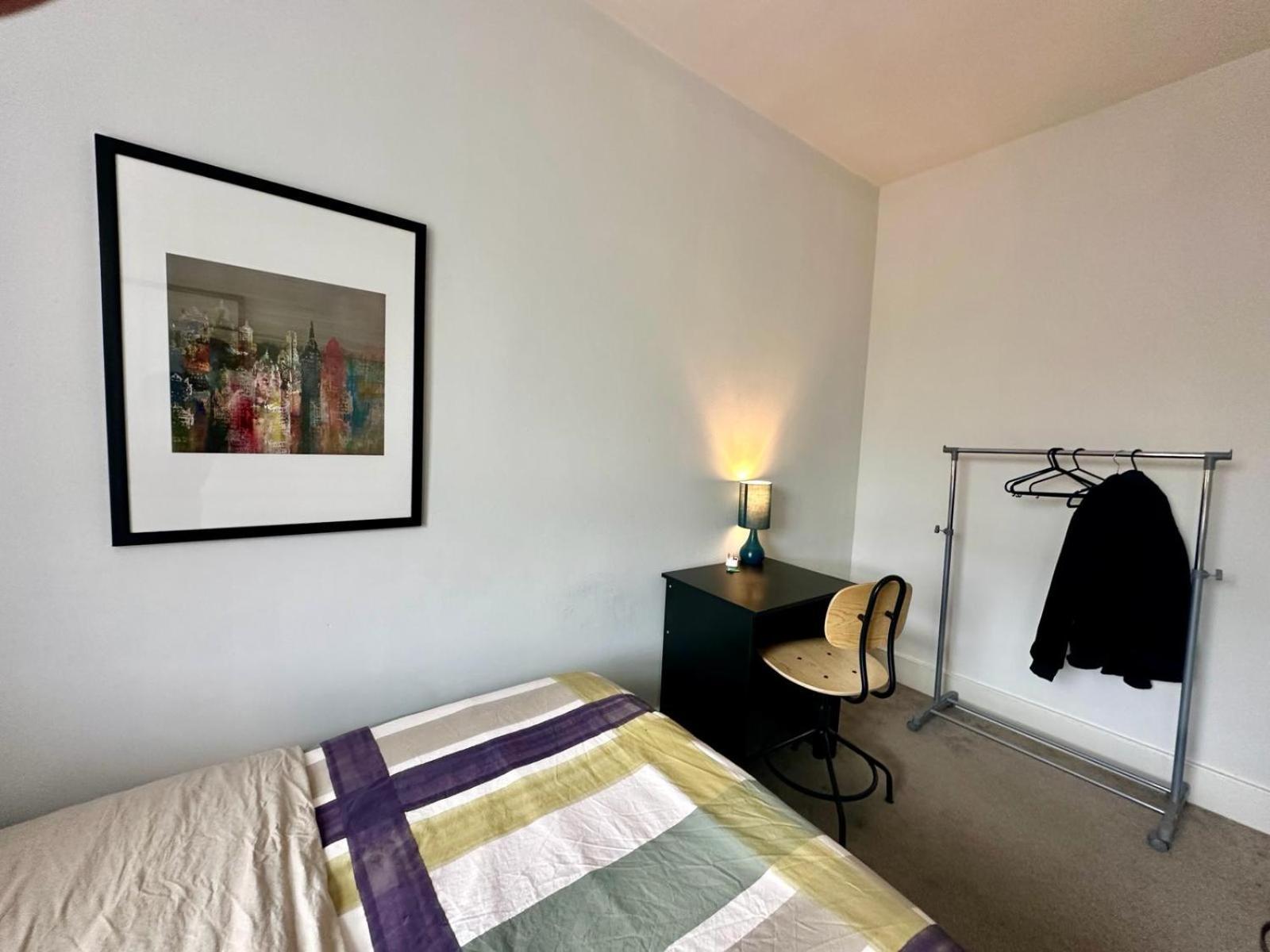 Whitechapel Station Rooms Лондон Экстерьер фото
