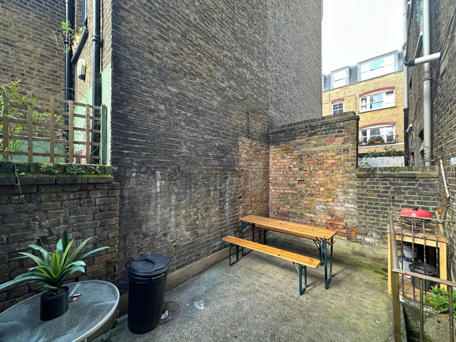 Whitechapel Station Rooms Лондон Экстерьер фото